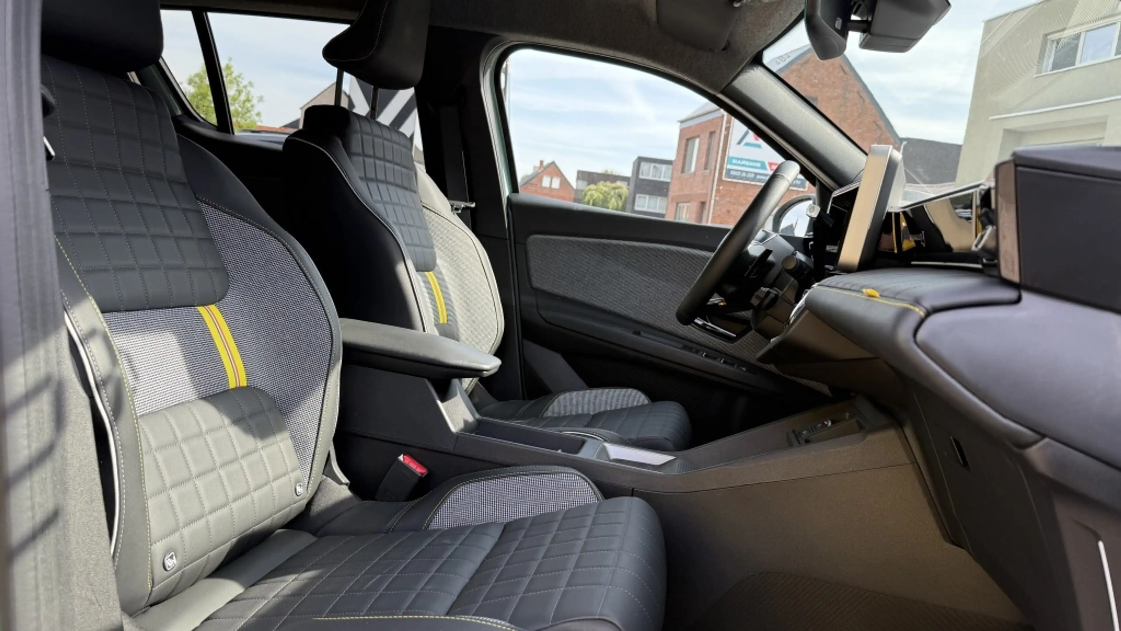 Renault R 4 Iconic 52 kWh Comfort Range — photo 10