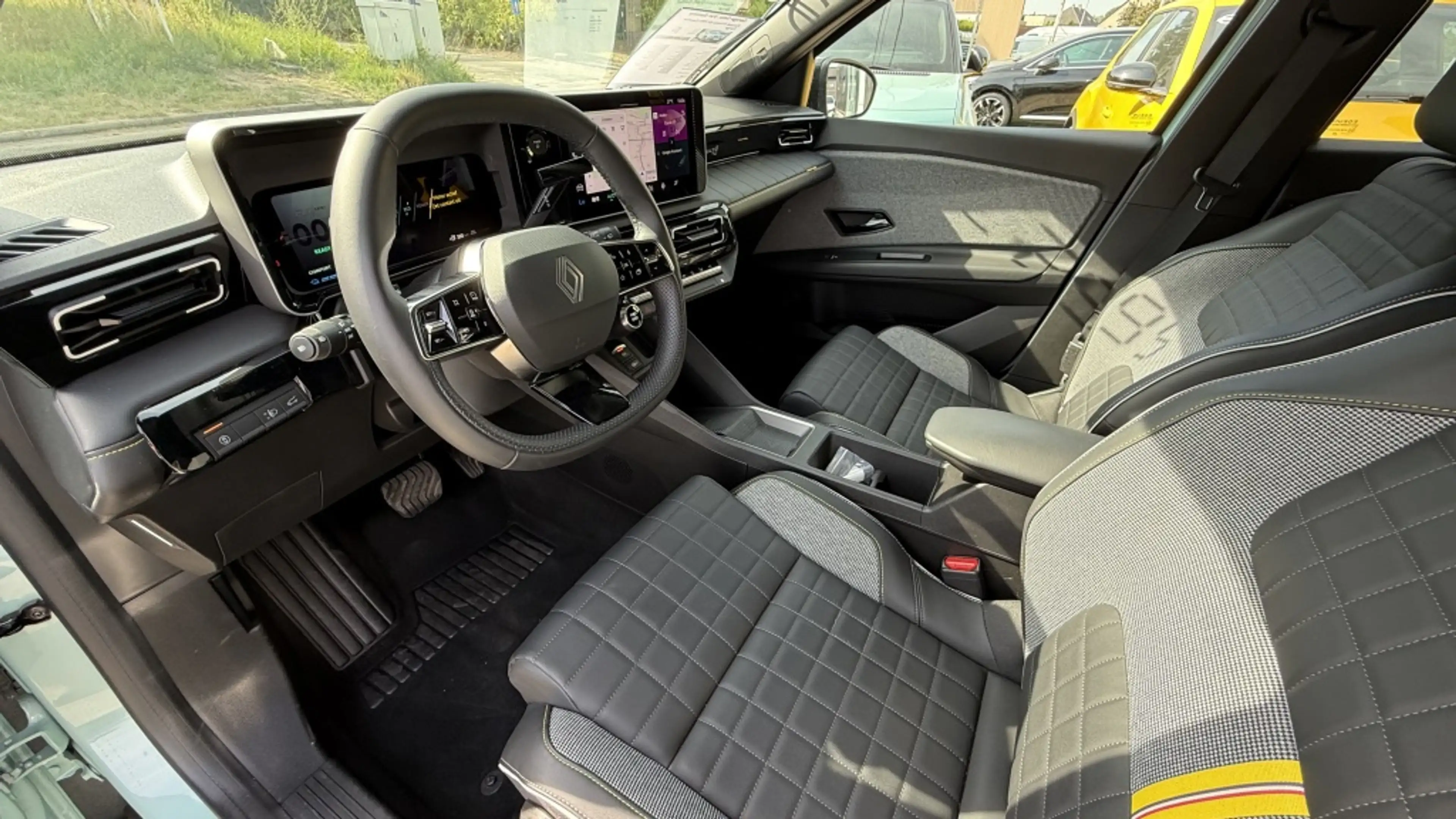 Renault R 4 Iconic 52 kWh Comfort Range — photo 12