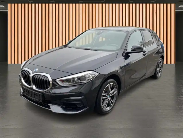 BMW 1 Series view 2