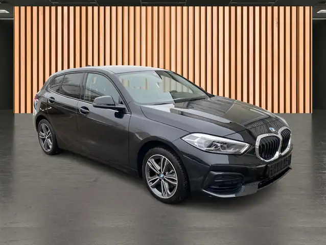 BMW 1 Series view 5