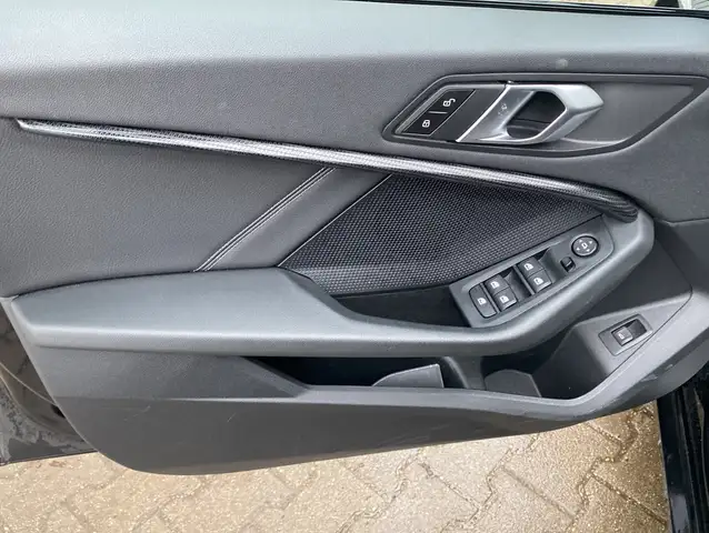 BMW 1 Series view 14