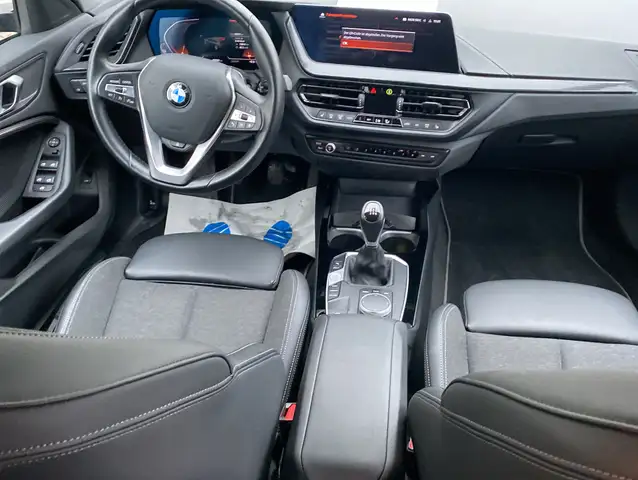 BMW 1 Series view 8