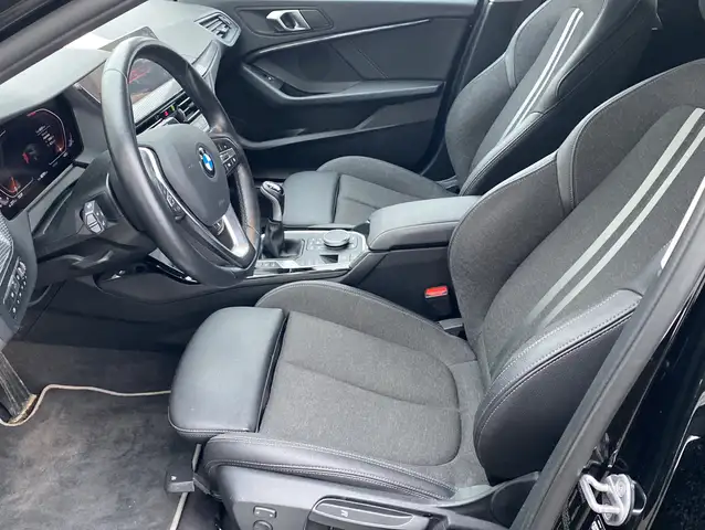 BMW 1 Series view 3