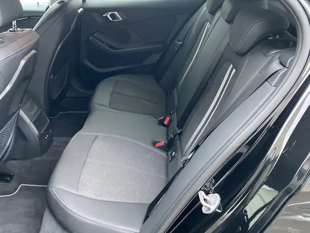 BMW 1 Series view 11