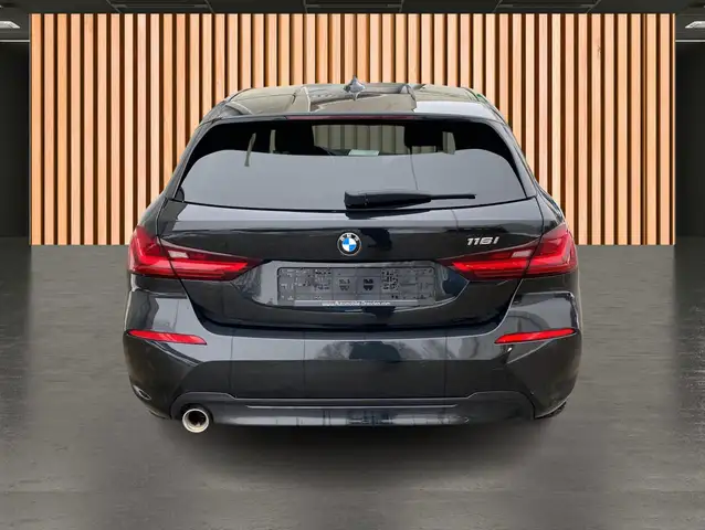 BMW 1 Series view 10