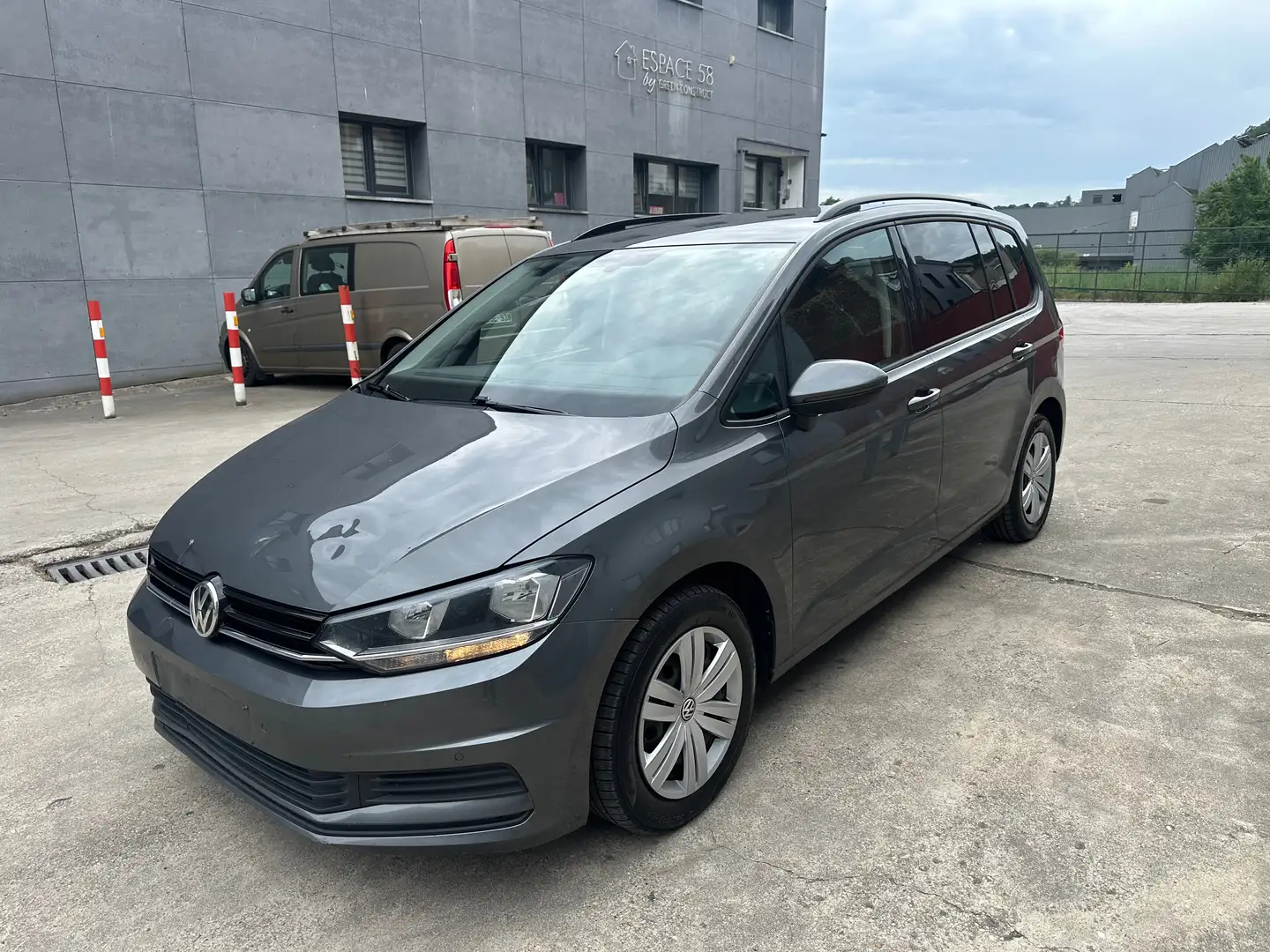 Volkswagen Touran Touran 1.6 TDi SCR Trendline Gris - 2