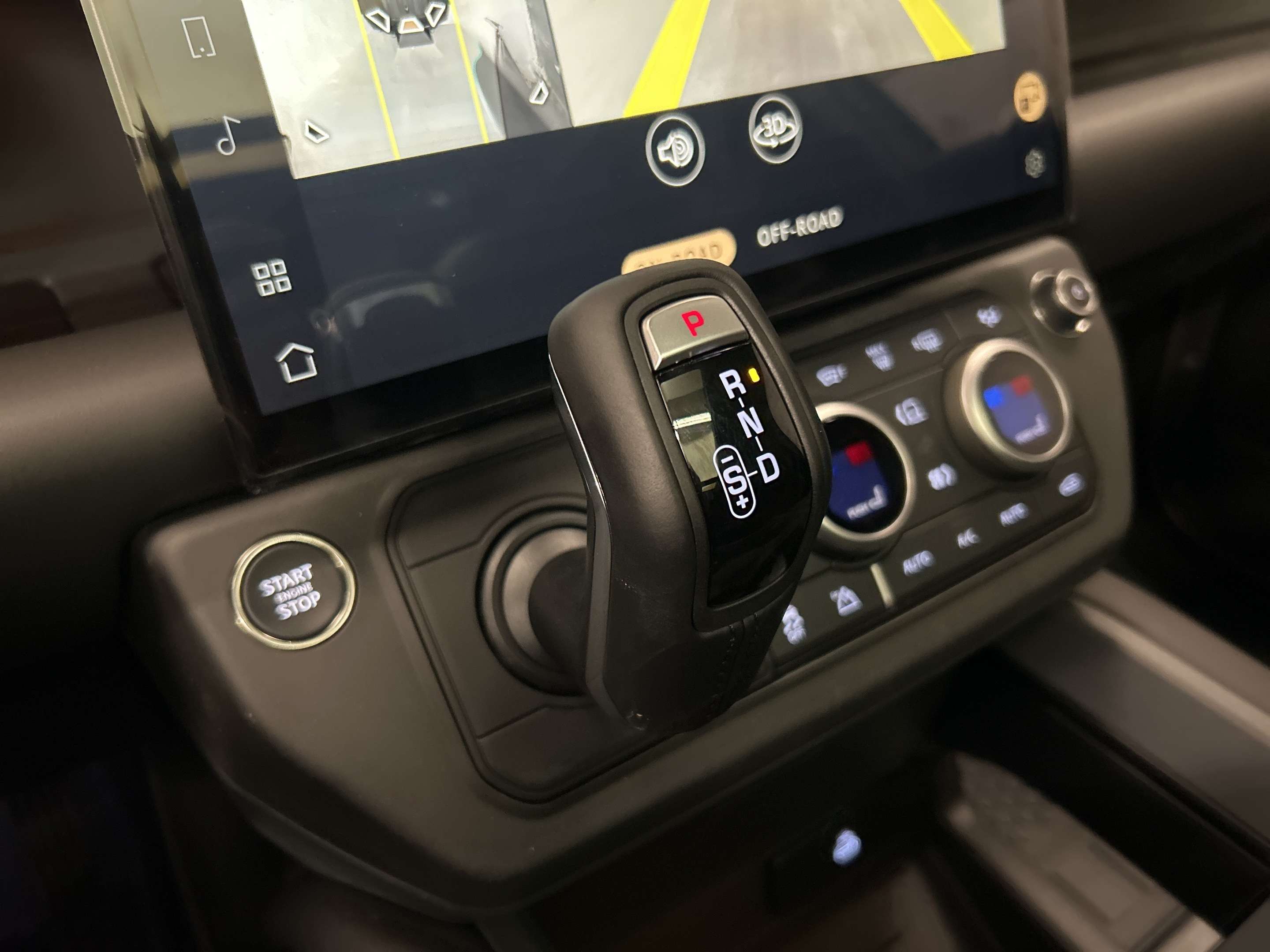 2026 Land Rover Defender X-Dynamic SE thumb 19