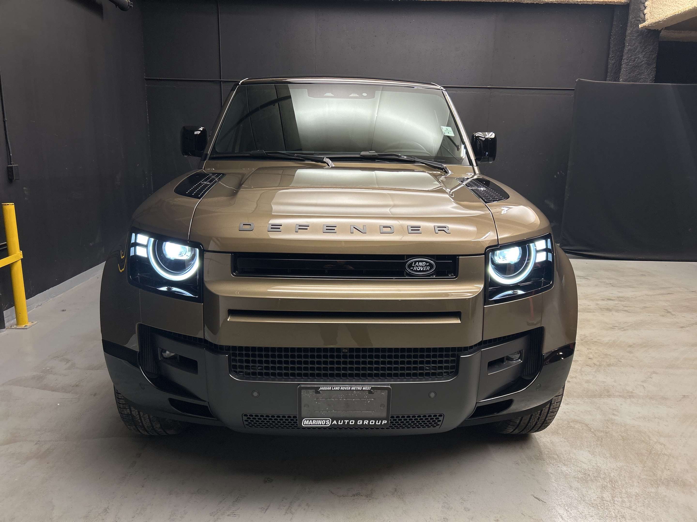 2026 Land Rover Defender X-Dynamic SE alt 2