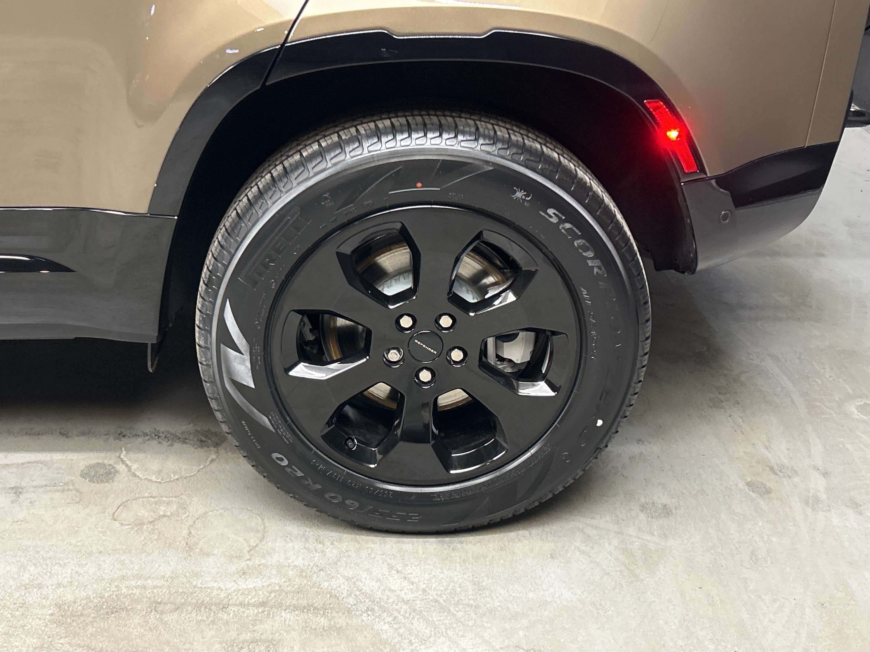 2026 Land Rover Defender X-Dynamic SE alt 4