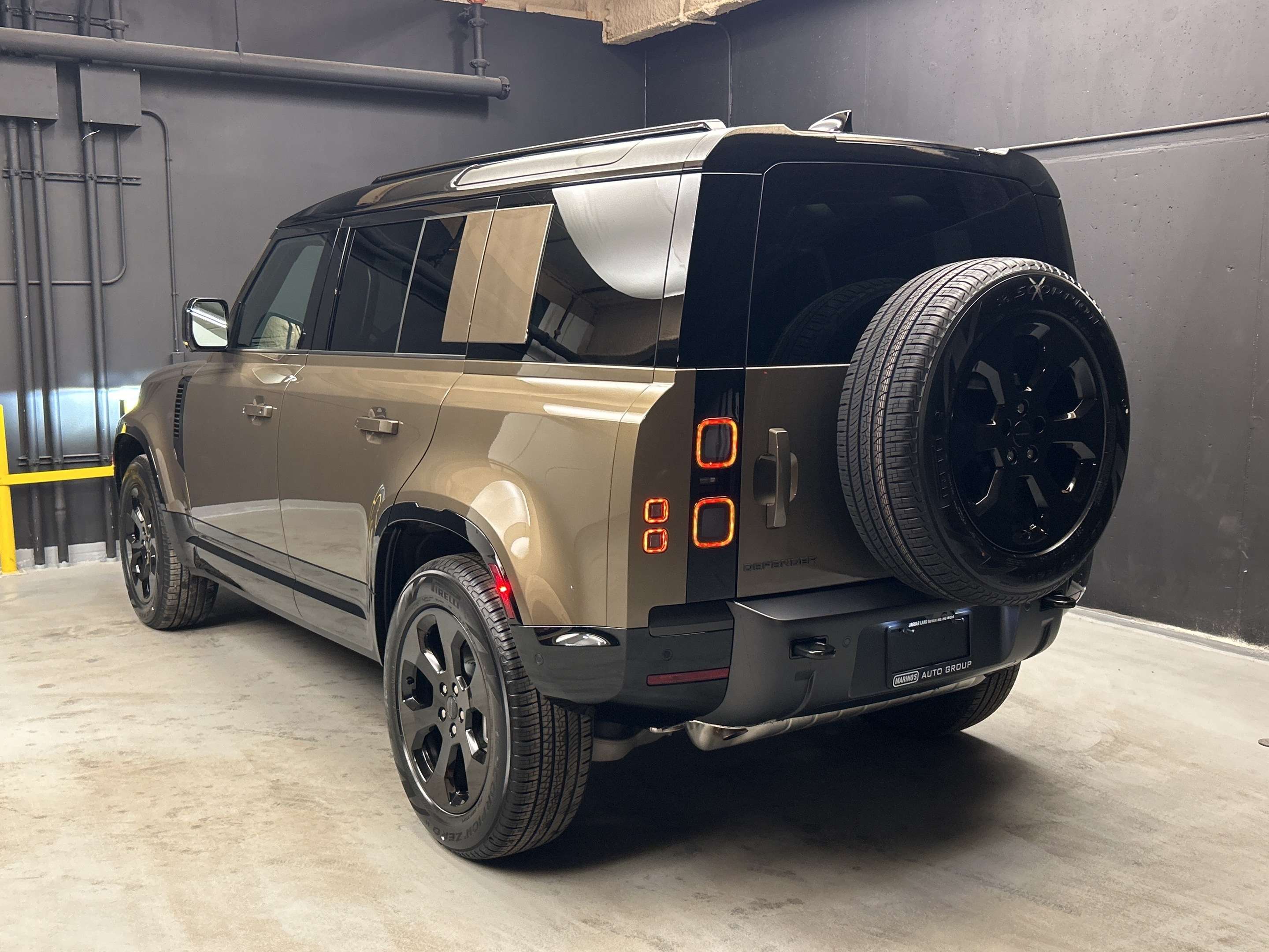 2026 Land Rover Defender X-Dynamic SE alt 5