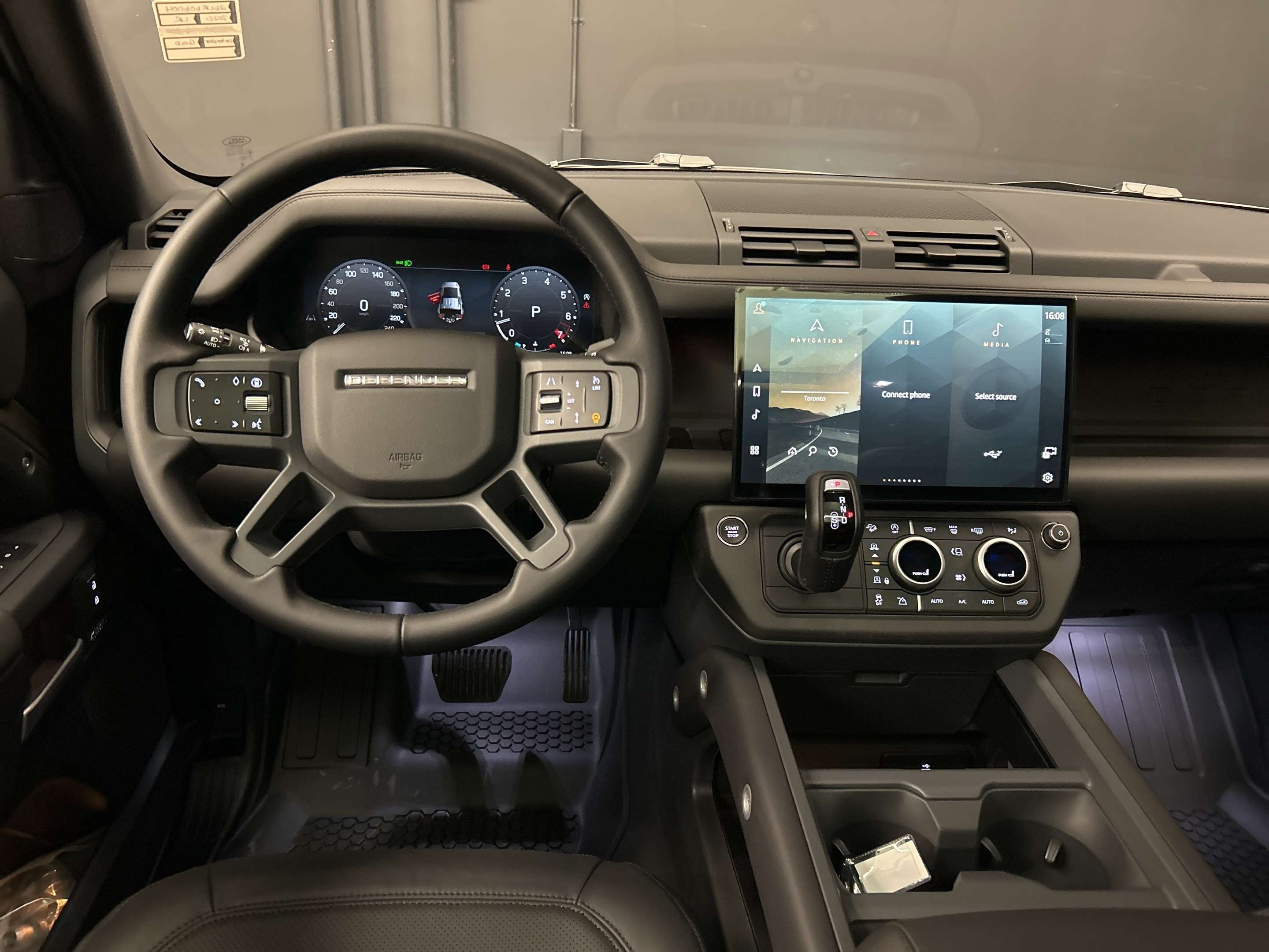 2026 Land Rover Defender X-Dynamic SE thumb 13