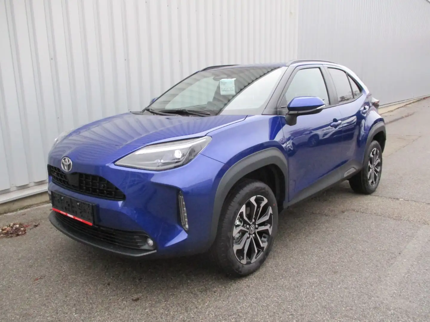 Toyota Yaris Cross 1.5 VVT-i Hybrid Active Drive Aut. Blau - 2