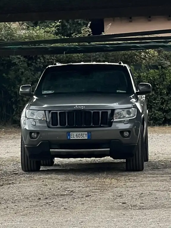 Jeep Grand Cherokee 2011 из Европы — купить под ключ