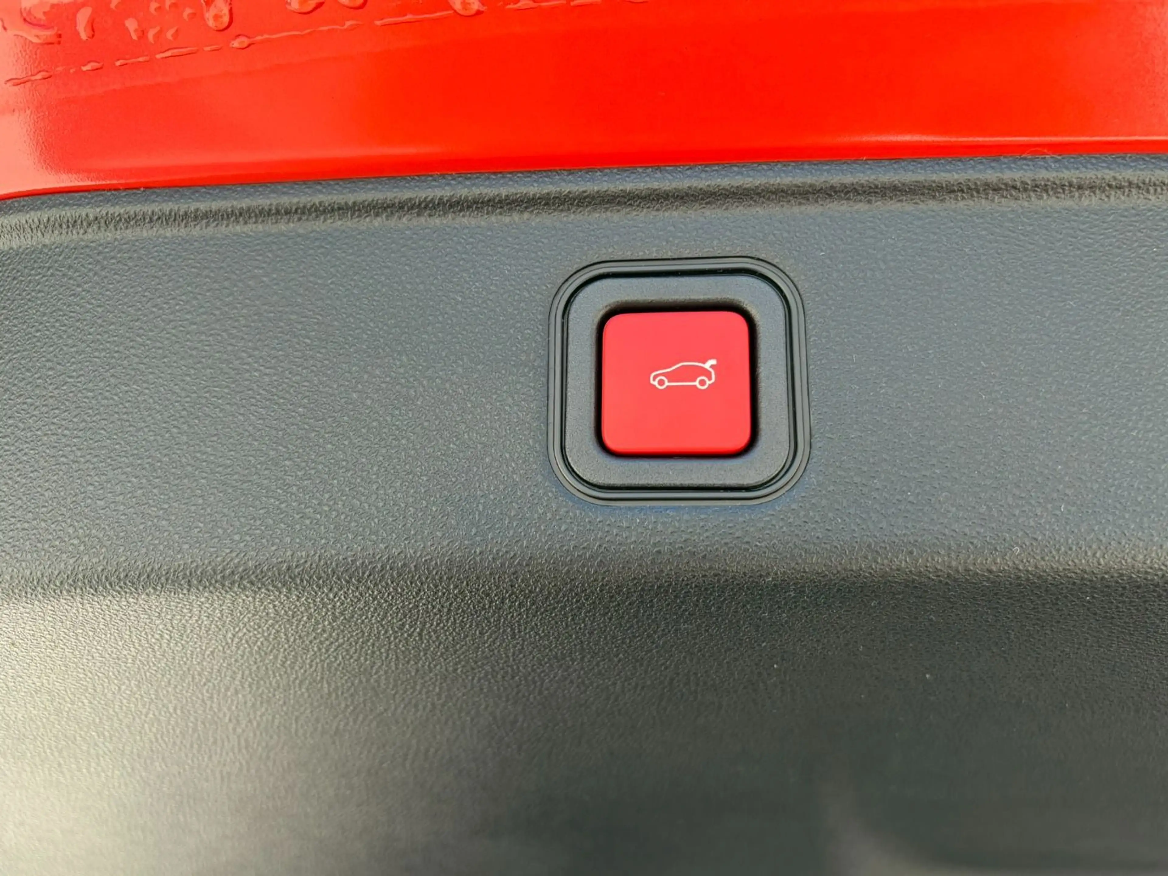 Abarth 600e Competizione — photo 10