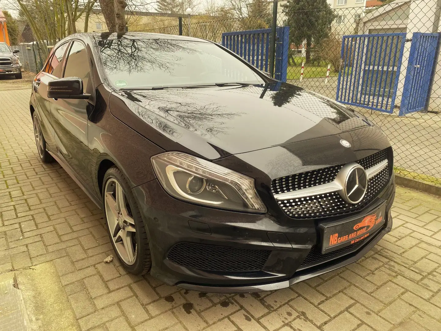 Mercedes-Benz A 220 CDI 4Matic, LED,AMG Line!!! Schwarz - 1