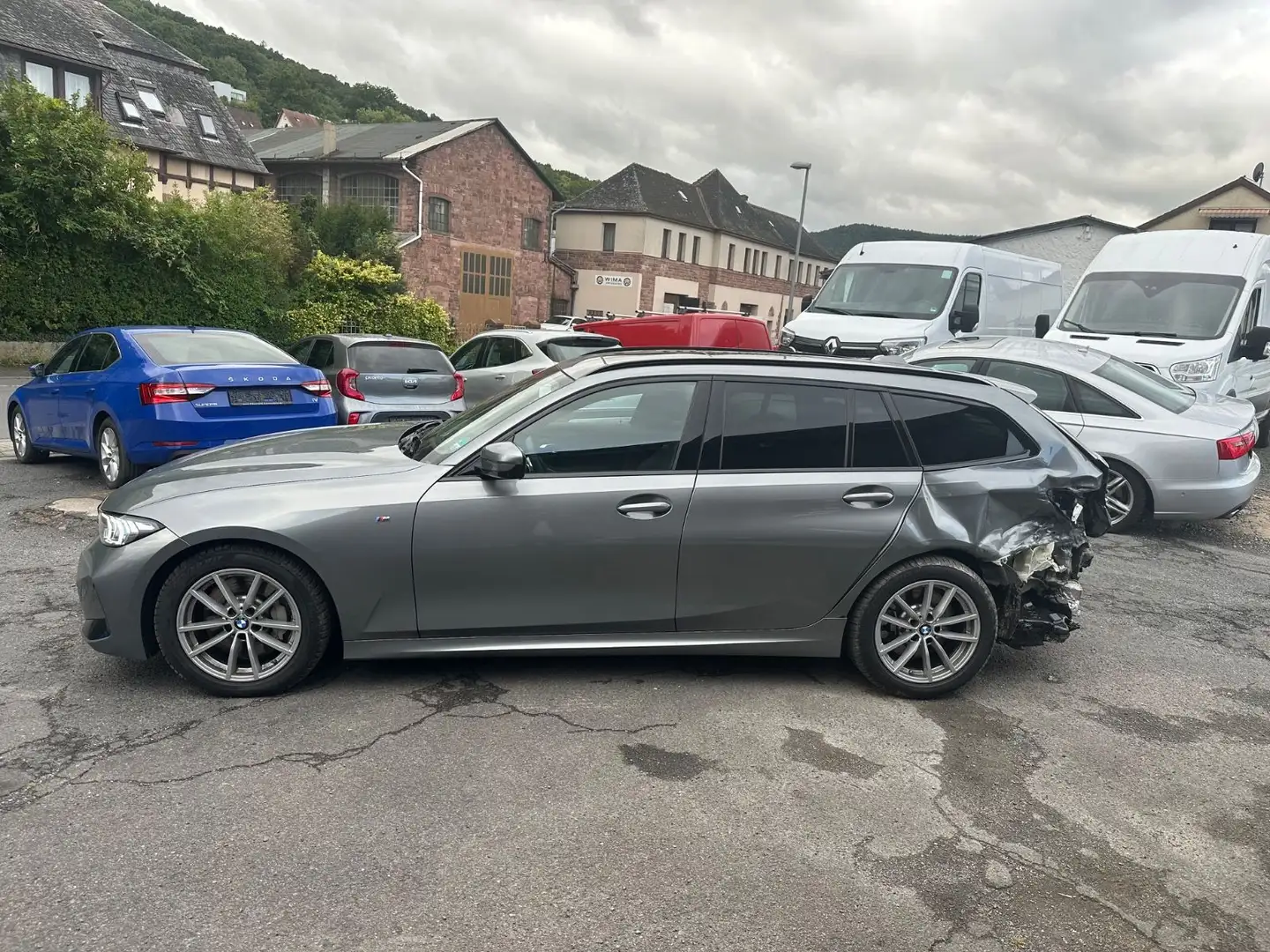 BMW 330 d xDrive M Sport,Navi+Leder+Pano+AHK+360 Grau - 2