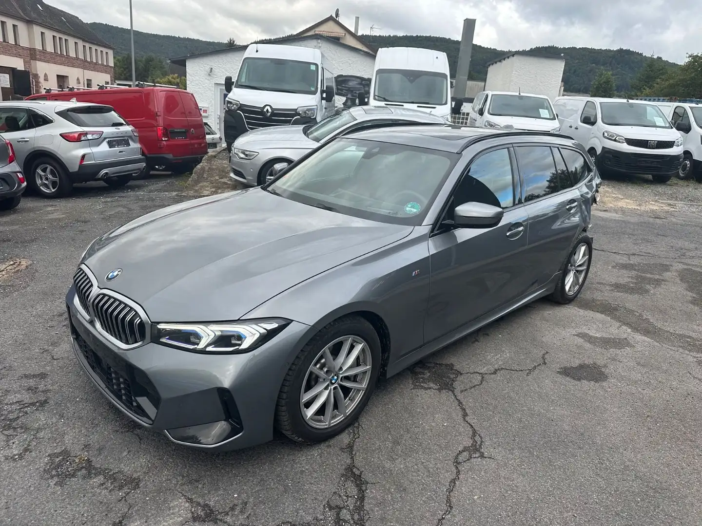 BMW 330 d xDrive M Sport,Navi+Leder+Pano+AHK+360 Grau - 1