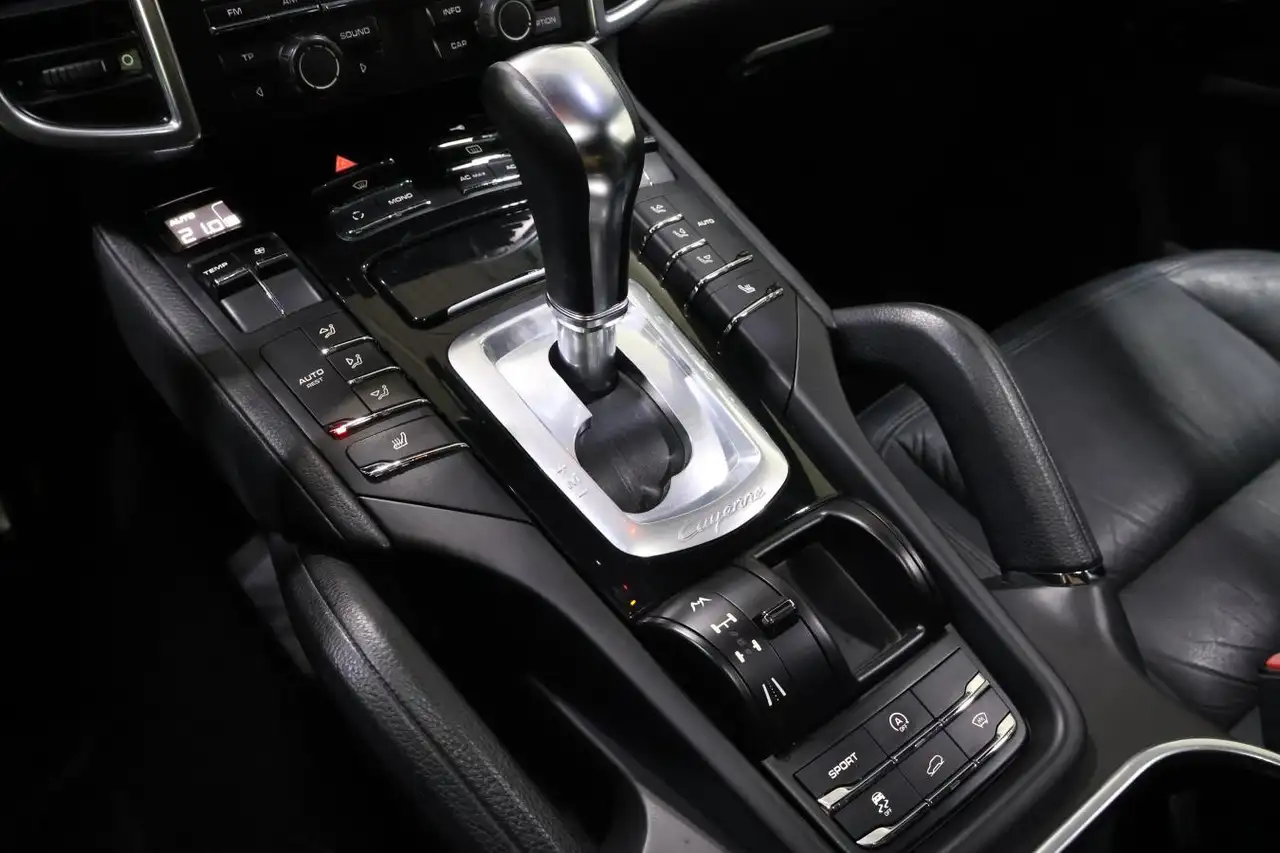 Porsche Cayenne снимка Porsche Cayenne