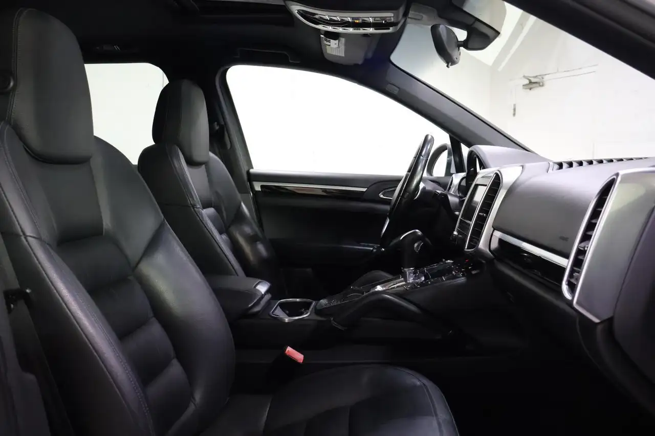 Porsche Cayenne снимка Porsche Cayenne
