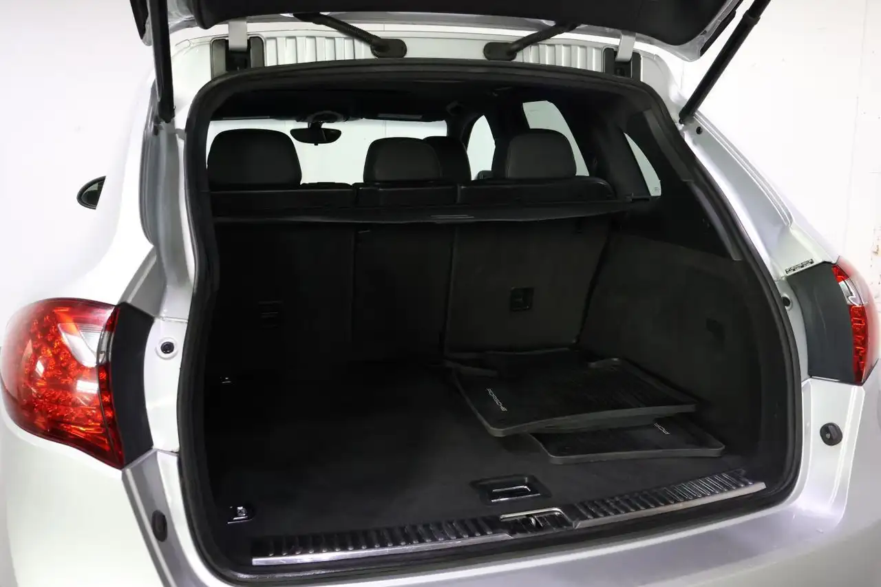 Porsche Cayenne снимка Porsche Cayenne
