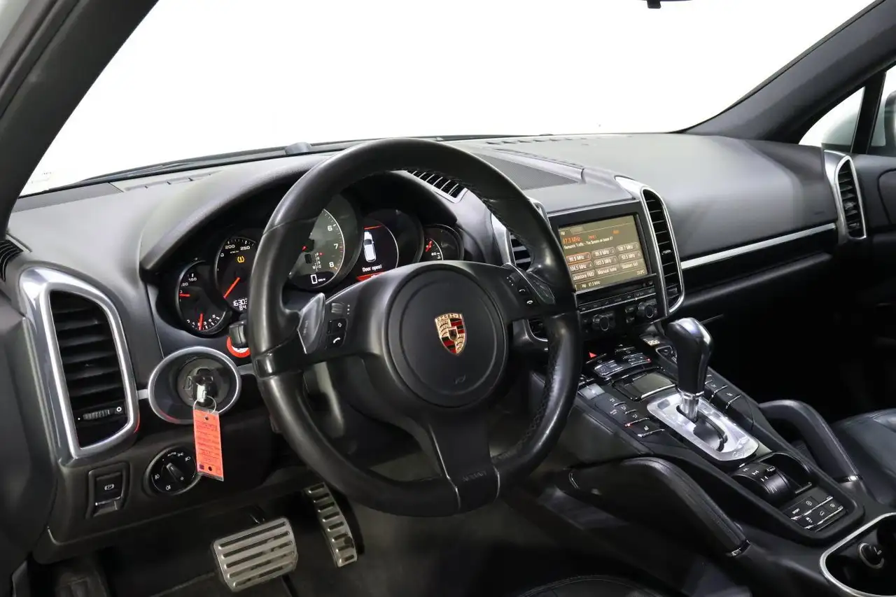 Porsche Cayenne снимка Porsche Cayenne