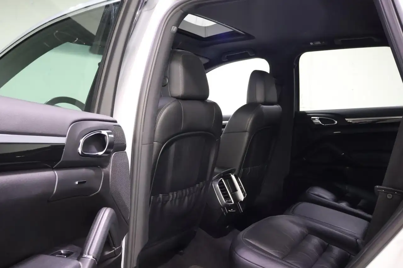 Porsche Cayenne снимка Porsche Cayenne
