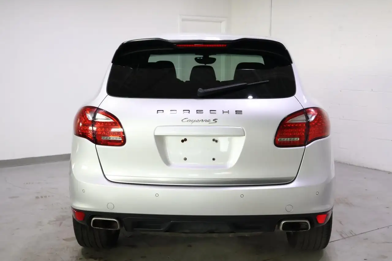 Porsche Cayenne снимка Porsche Cayenne
