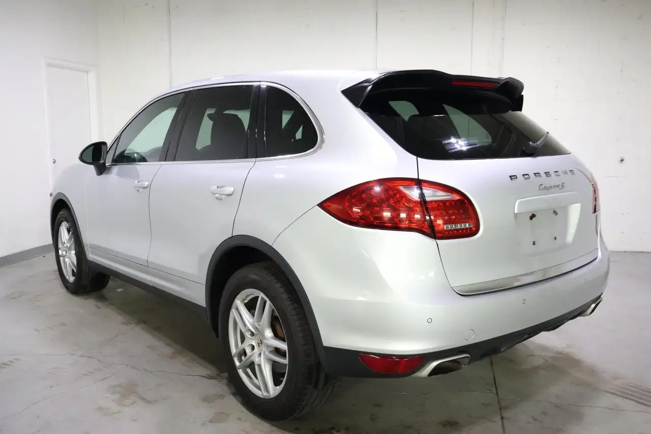 Porsche Cayenne снимка Porsche Cayenne