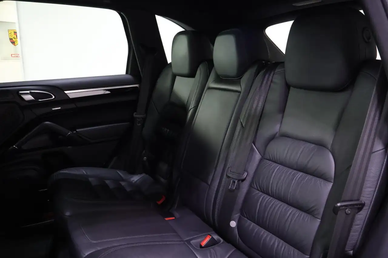 Porsche Cayenne снимка Porsche Cayenne