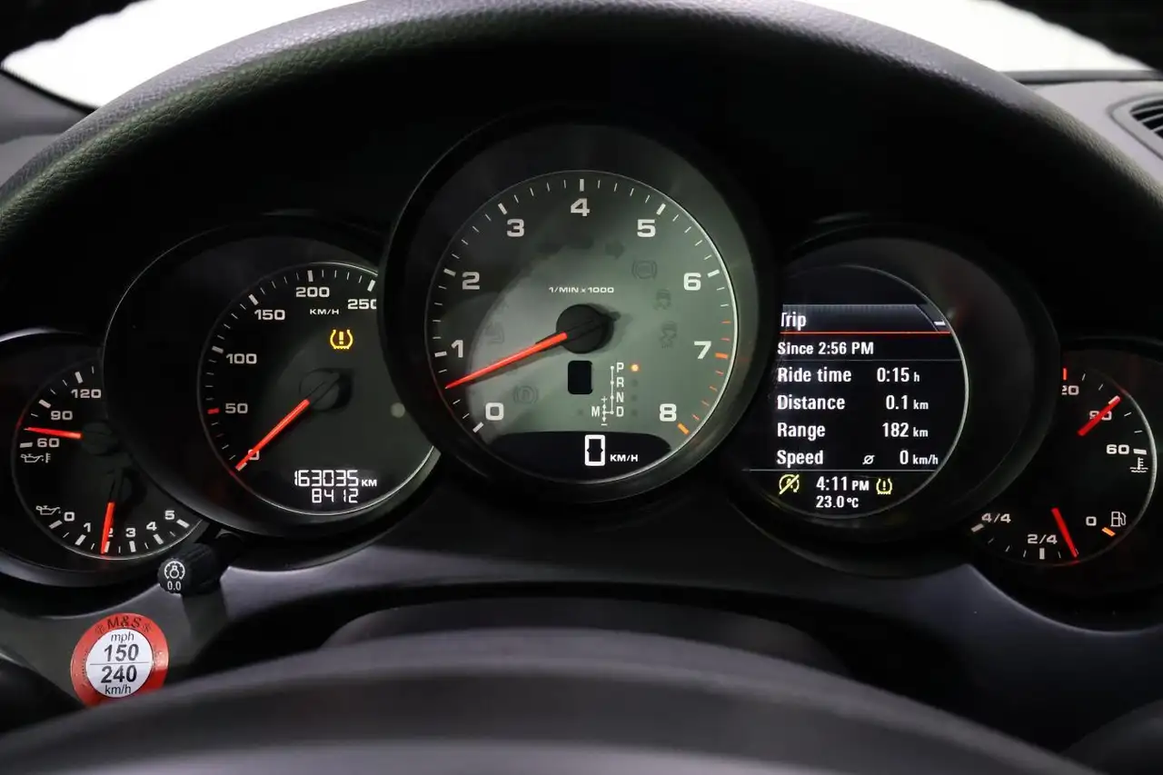 Porsche Cayenne снимка Porsche Cayenne
