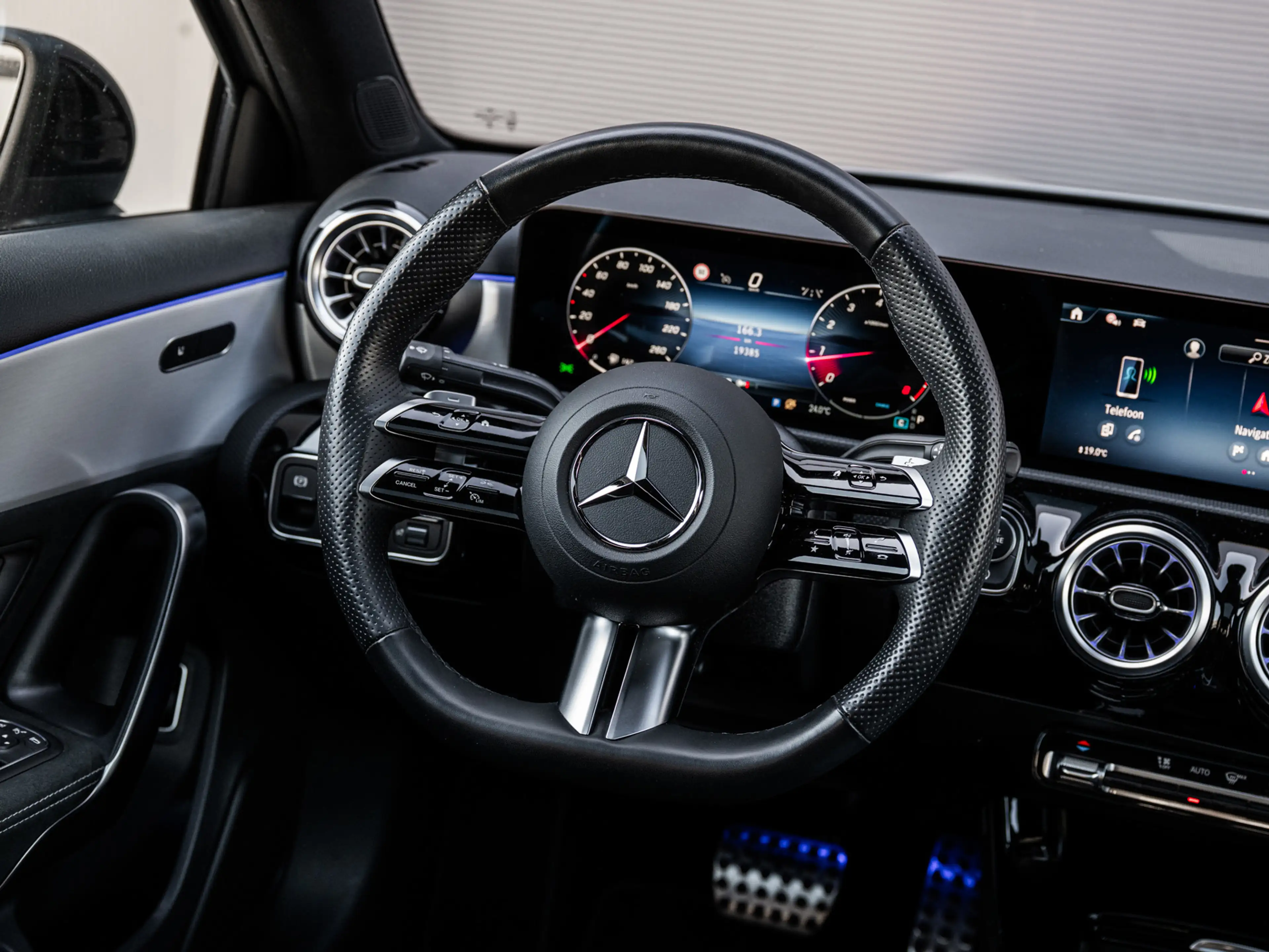 Mercedes-Benz A 180 2025 AMG Line Night | Pano | Manufaktur Grau — photo 7