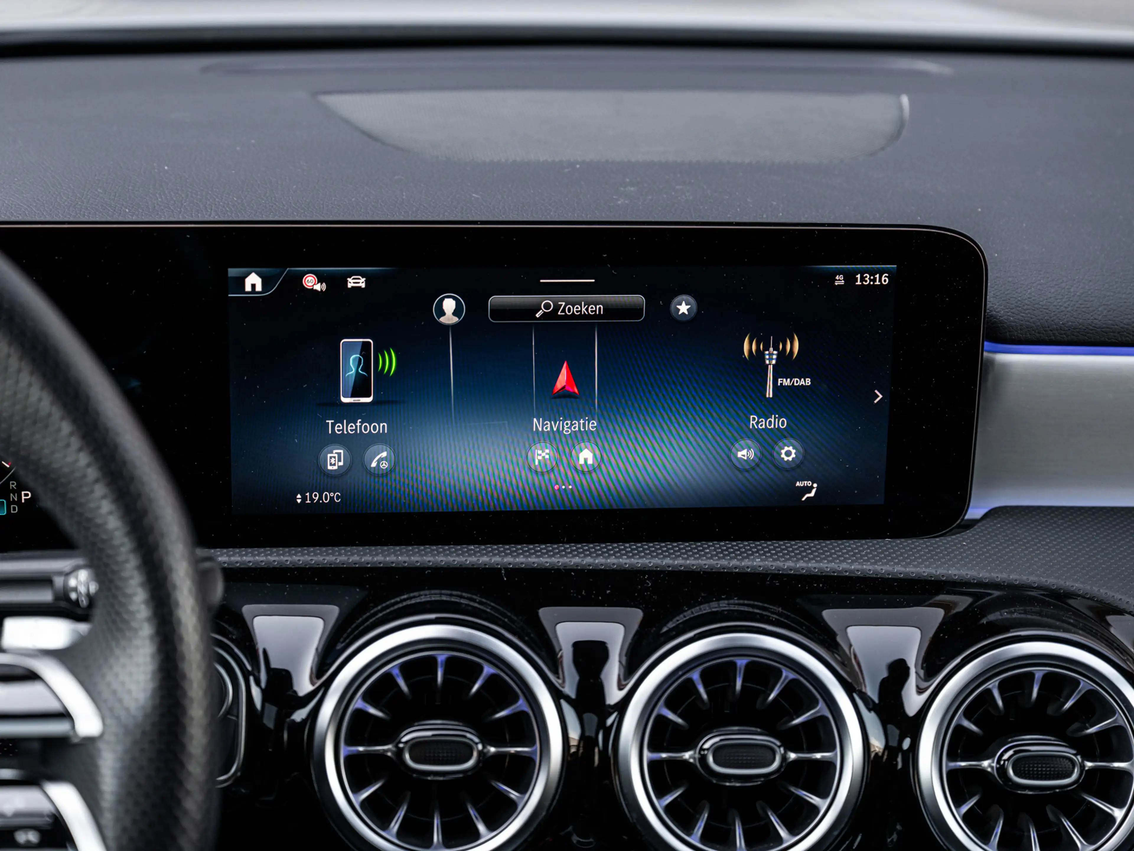 Mercedes-Benz A 180 2025 AMG Line Night | Pano | Manufaktur Grau — photo 8