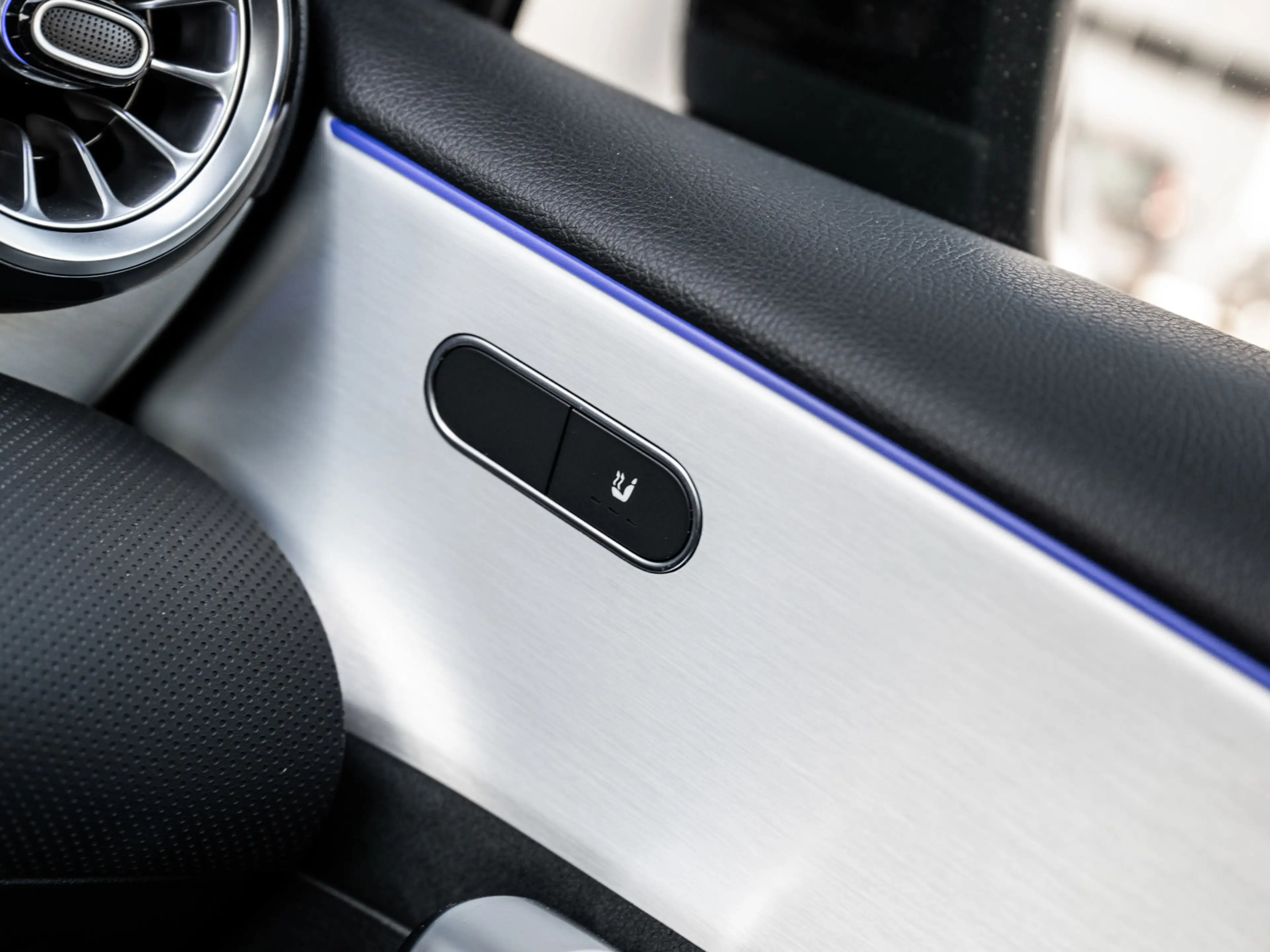 Mercedes-Benz A 180 2025 AMG Line Night | Pano | Manufaktur Grau — photo 13