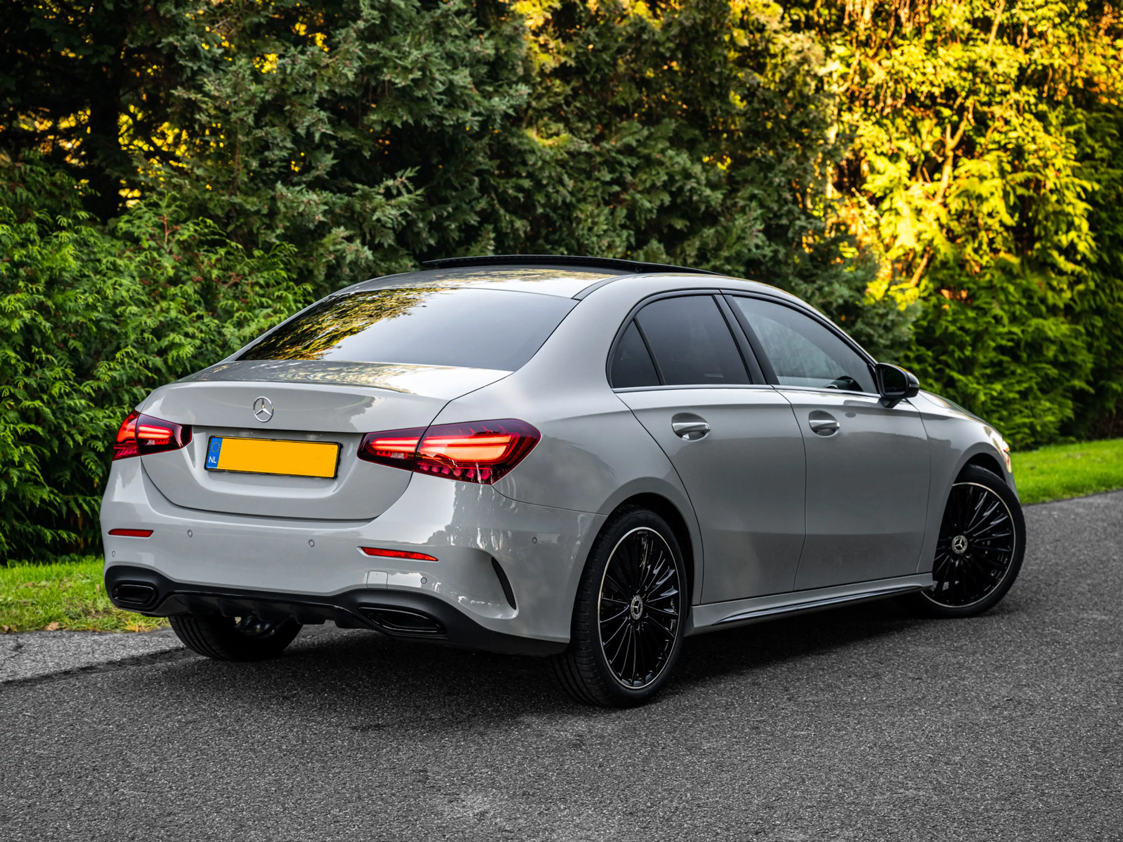 Mercedes-Benz A 180 2025 AMG Line Night | Pano | Manufaktur Grau — photo 2