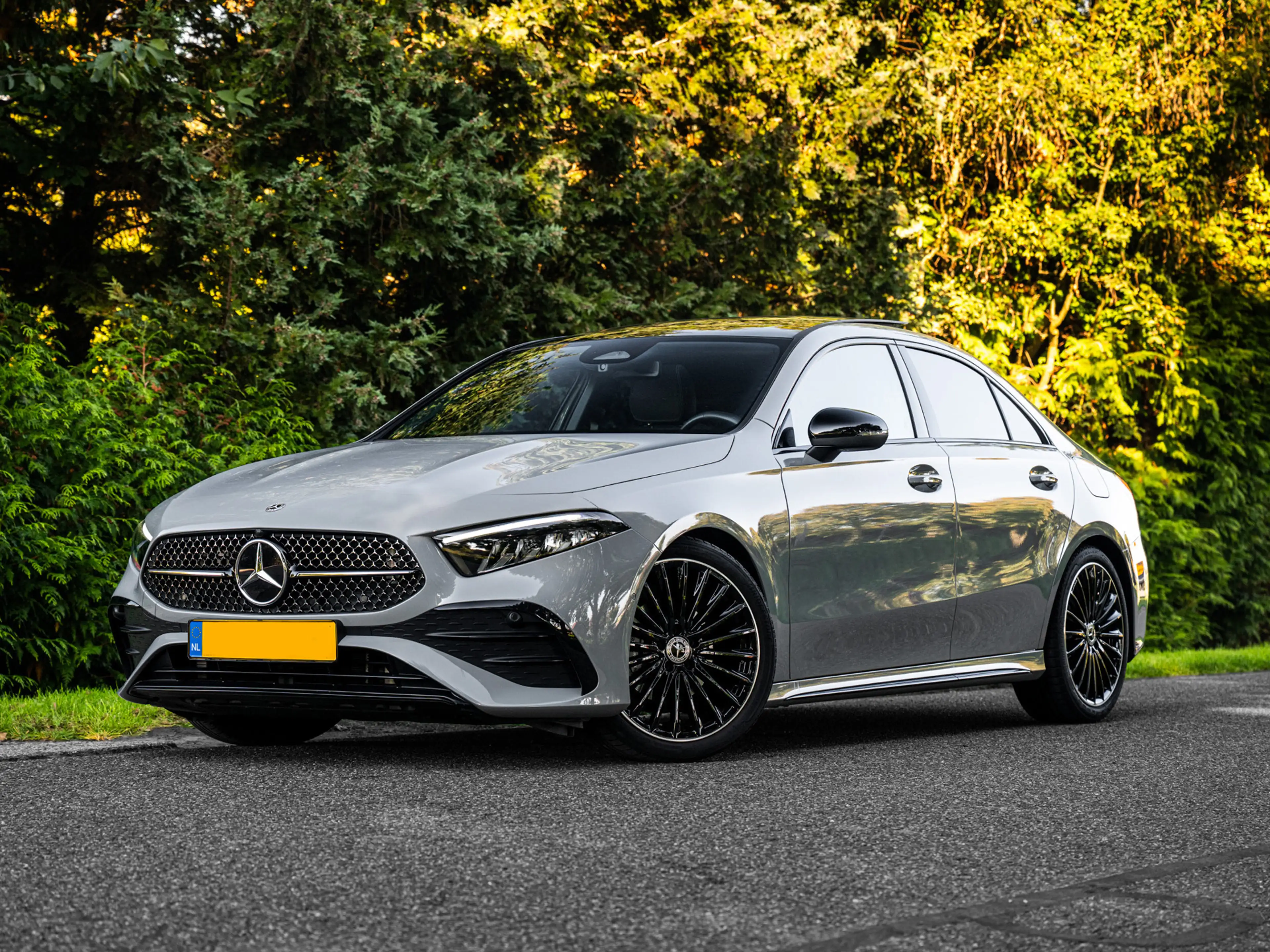 Mercedes-Benz A 180 2025 AMG Line Night | Pano | Manufaktur Grau