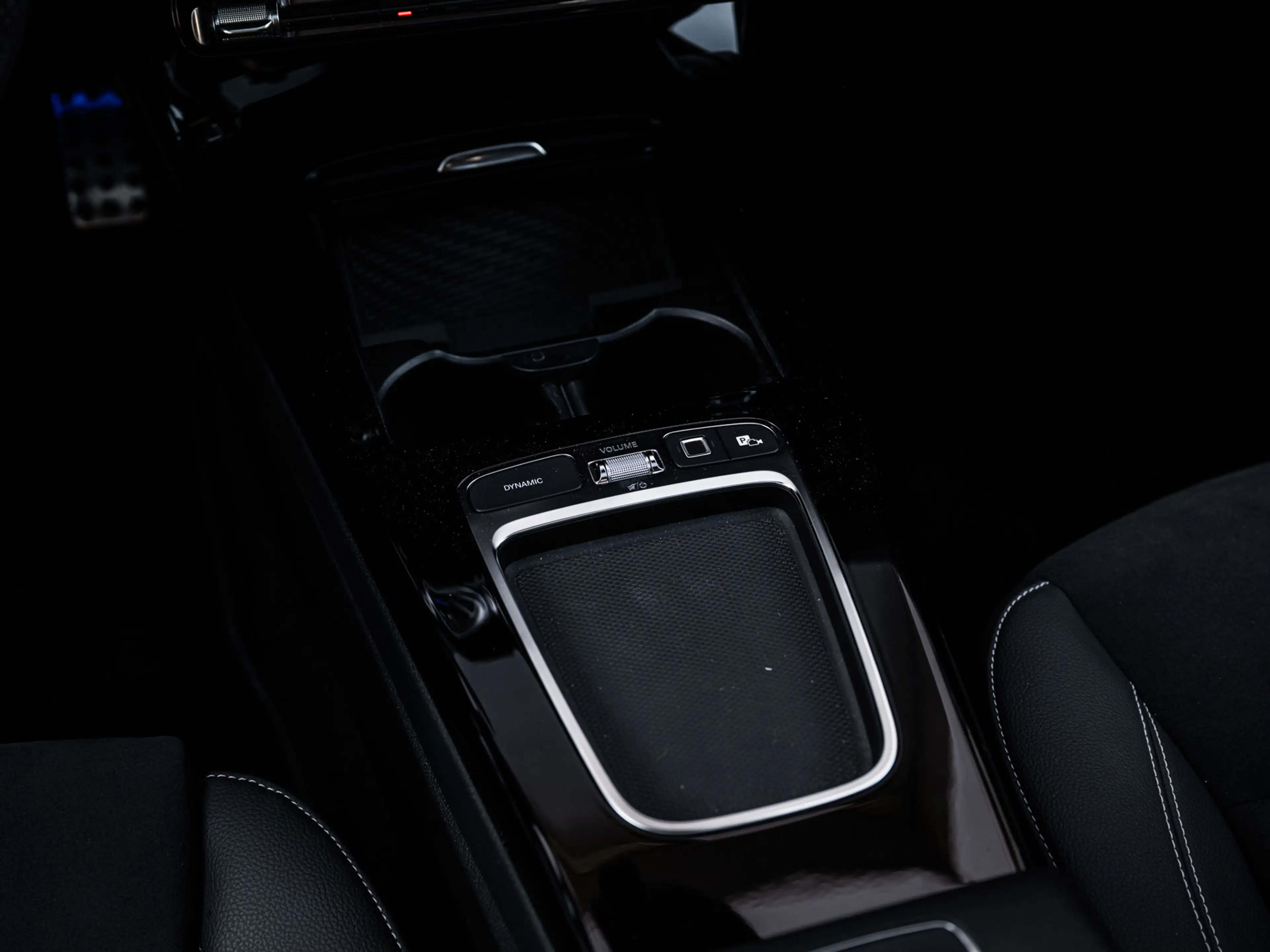 Mercedes-Benz A 180 2025 AMG Line Night | Pano | Manufaktur Grau — photo 9