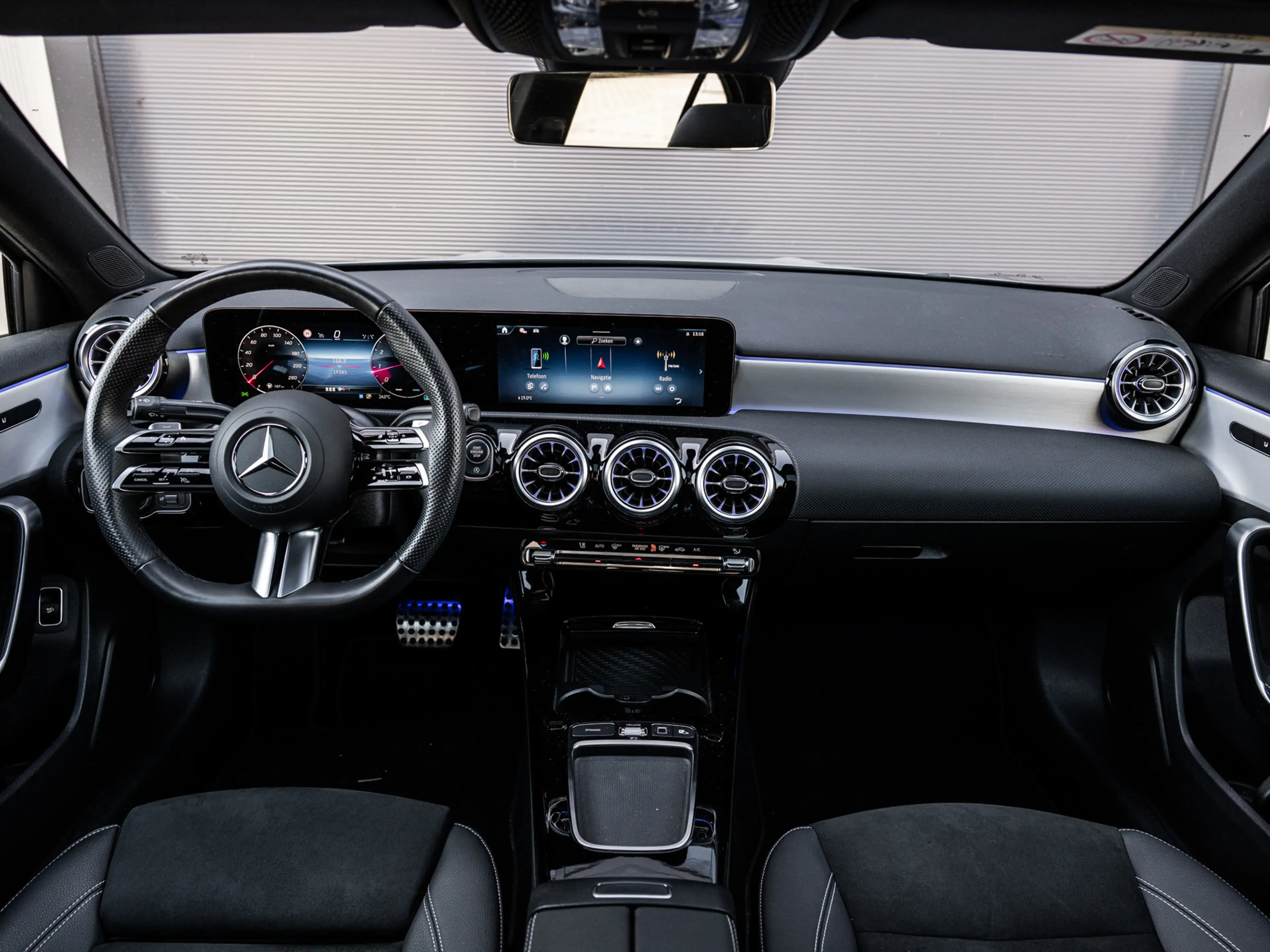 Mercedes-Benz A 180 2025 AMG Line Night | Pano | Manufaktur Grau — photo 6