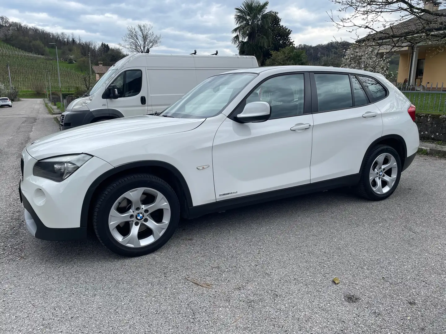 BMW X1 sdrive18d Белый - 1