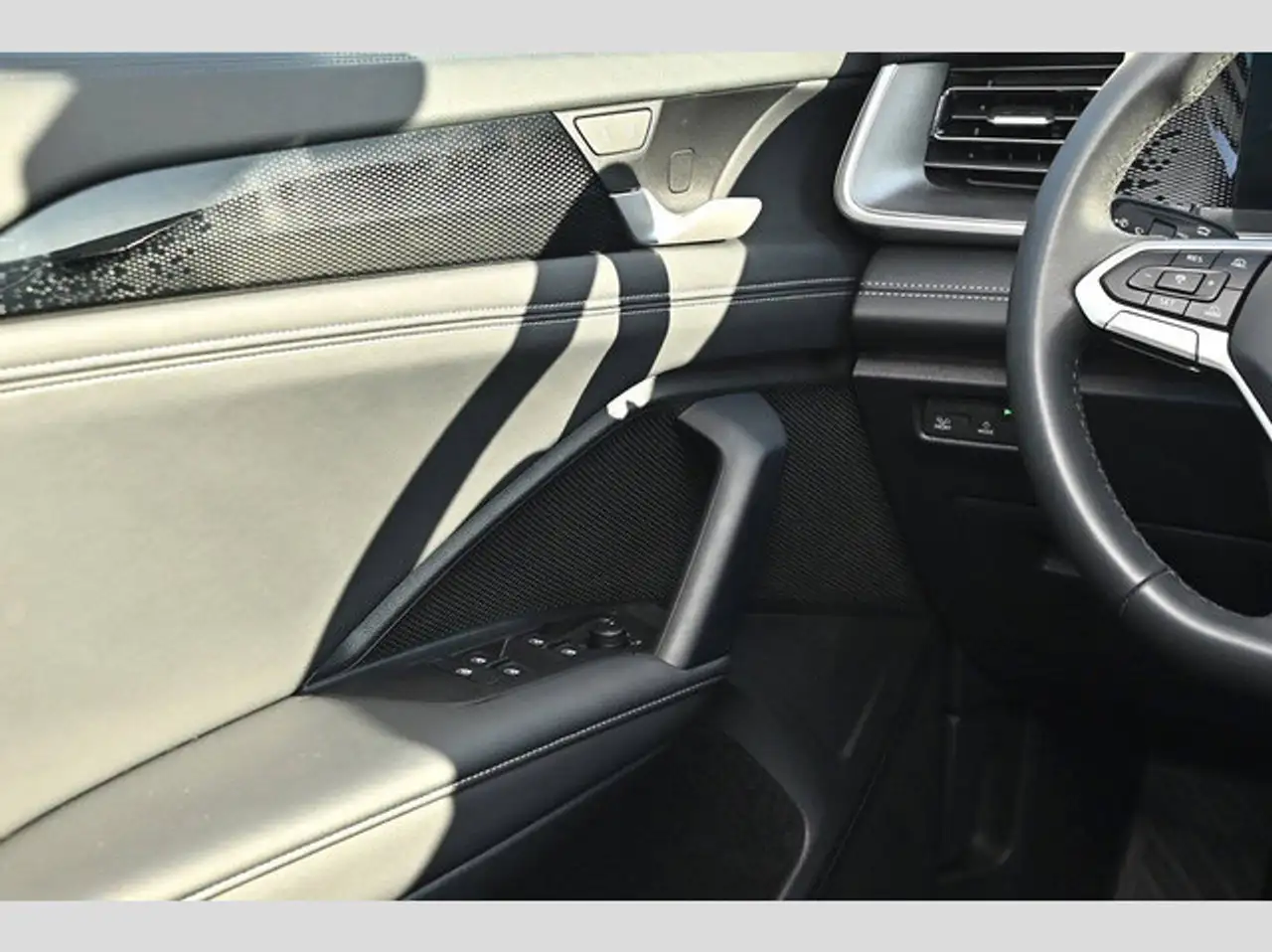 Volkswagen Tayron 2.0 l TDI DSG 4Motion Life eUPE 62500€ 16