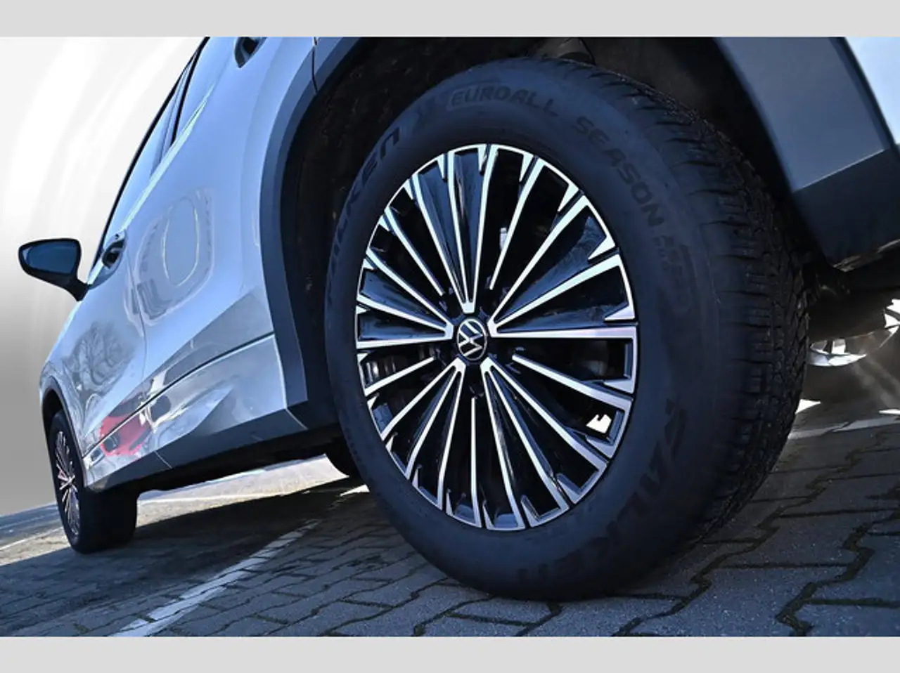 Volkswagen Tayron 2.0 l TDI DSG 4Motion Life eUPE 62500€ 5