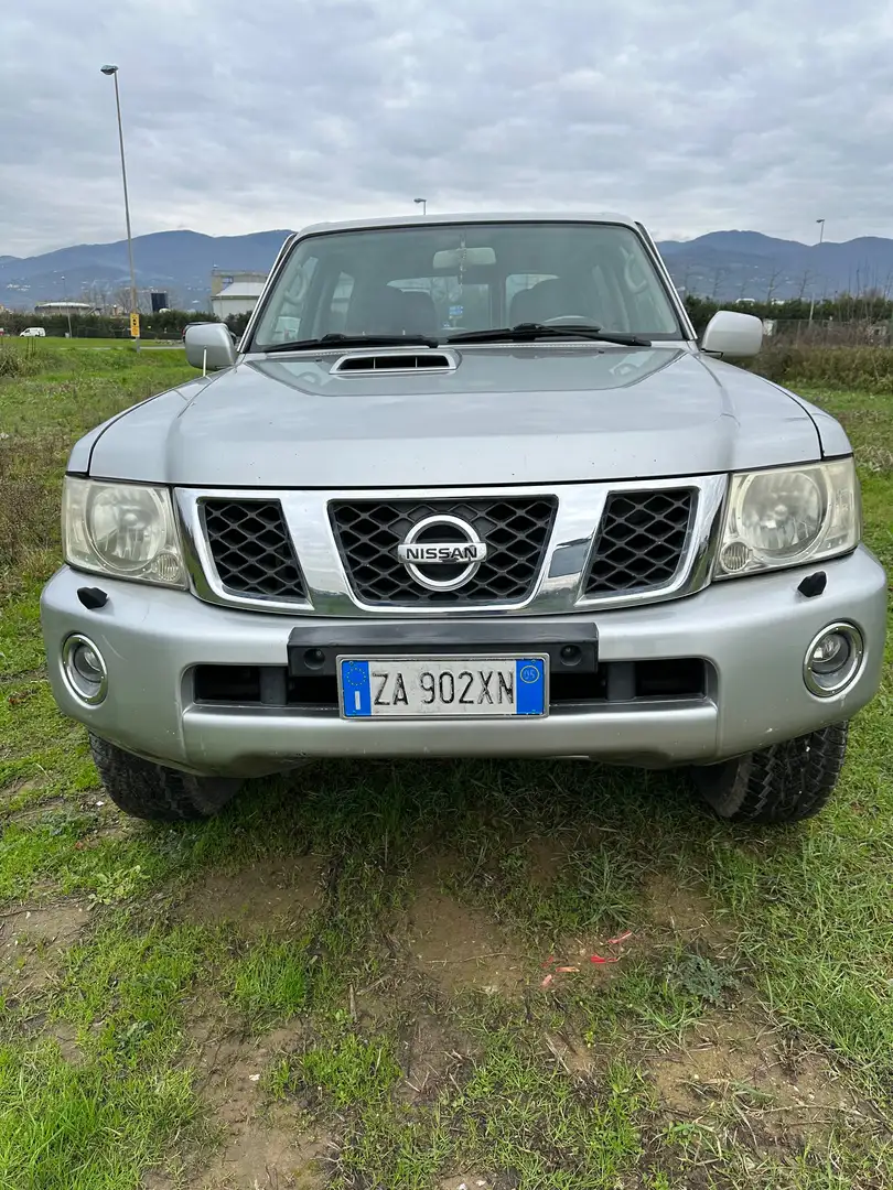 Nissan Patrol 3.0 srebrna - 1
