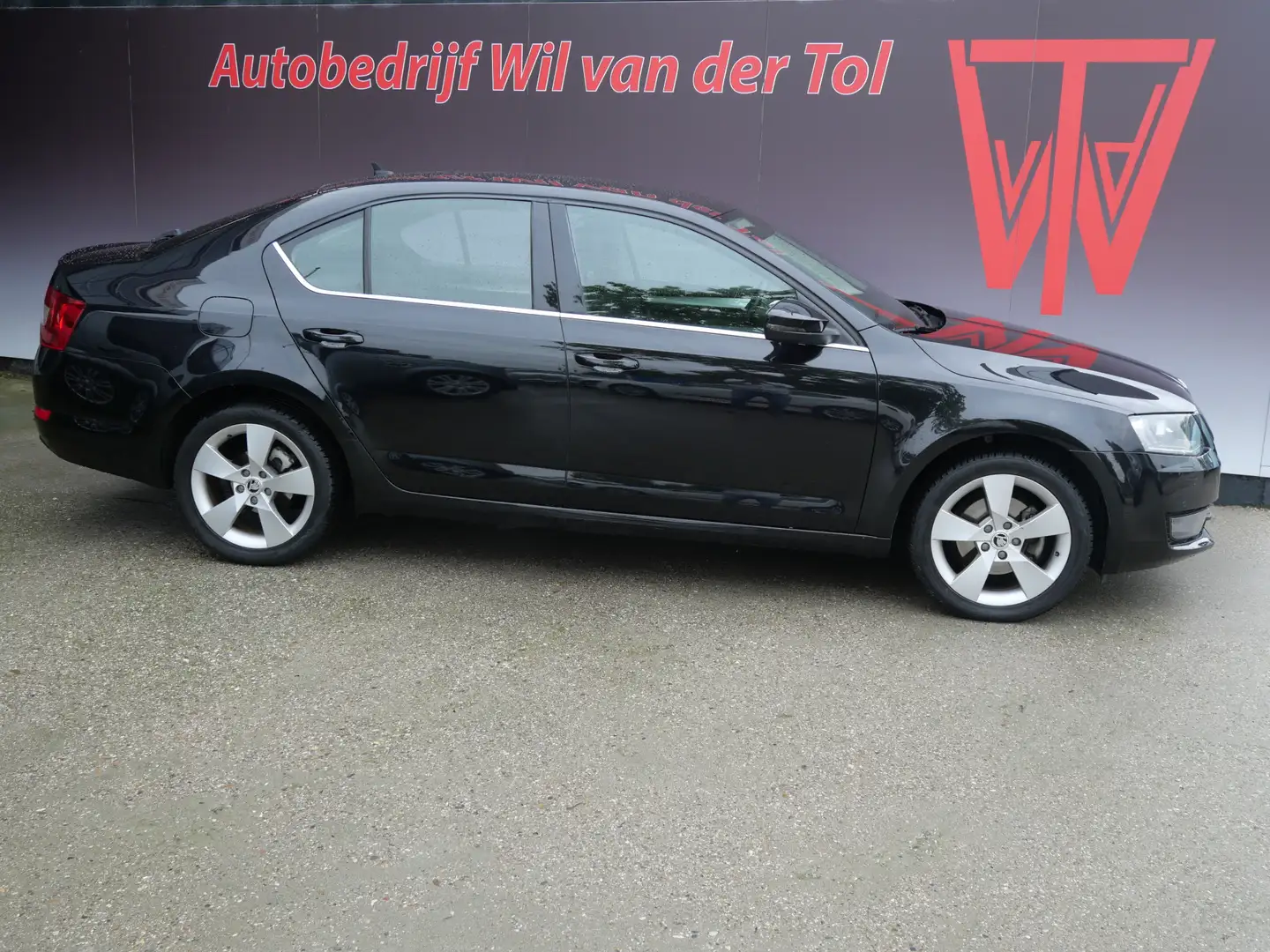 Skoda Octavia 1.4 TSI ELEGANCE BNS | XENON | NAVIGATIE | TREKHAA Zwart - 1