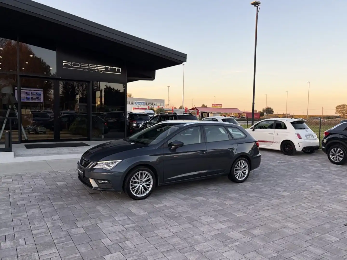 SEAT Leon 1.5 TGI ST Black Edition ANCHE NEOPATENTATI Gris - 2