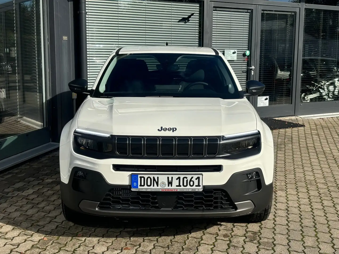 Jeep Avenger 1.2 e-Hybrid Longitude Automatik Weiß - 2