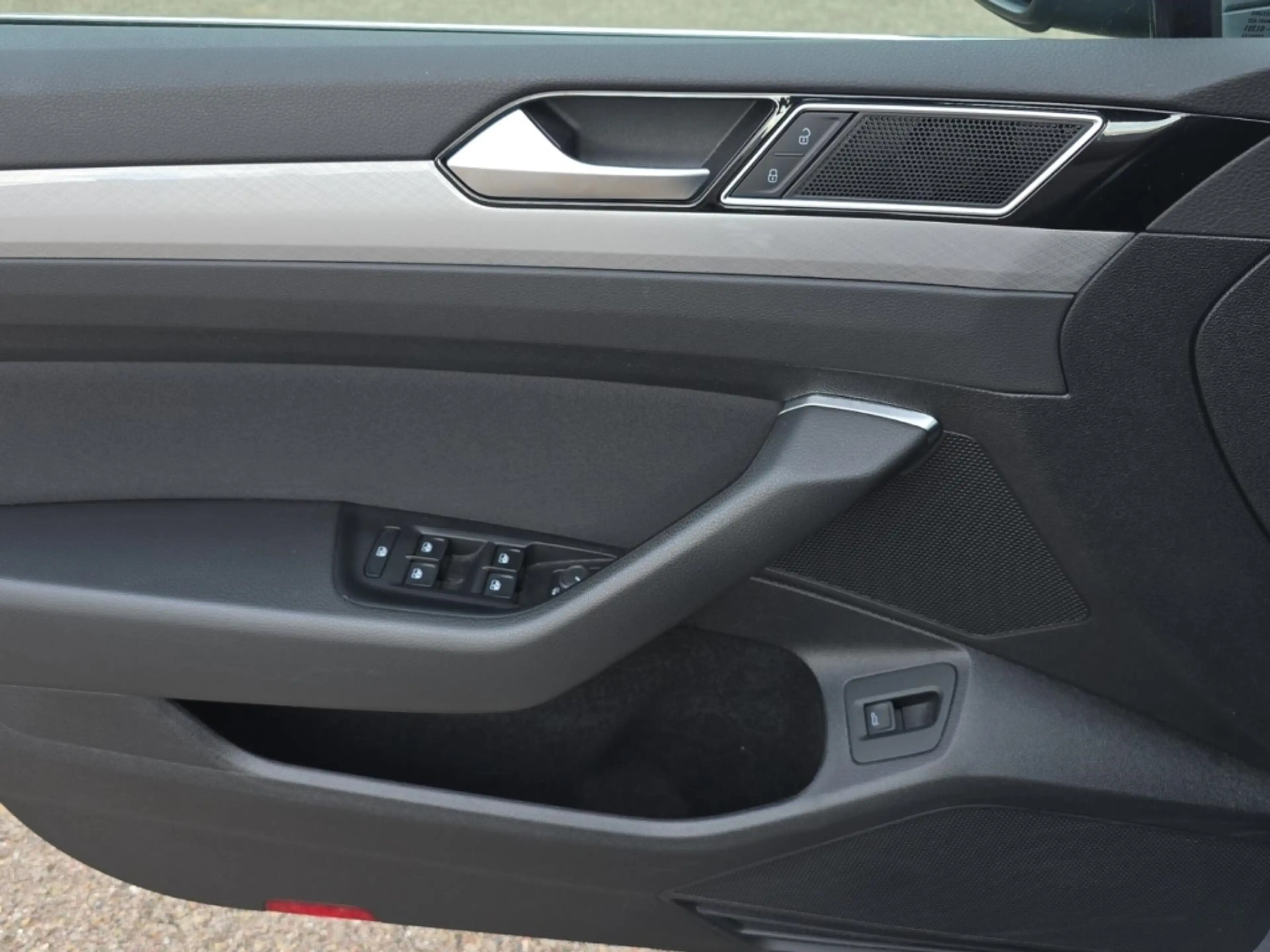 Volkswagen Passat Variant 2.0 TDI Business Alu LED Kamera Navi ACC Sitzh. — photo 11