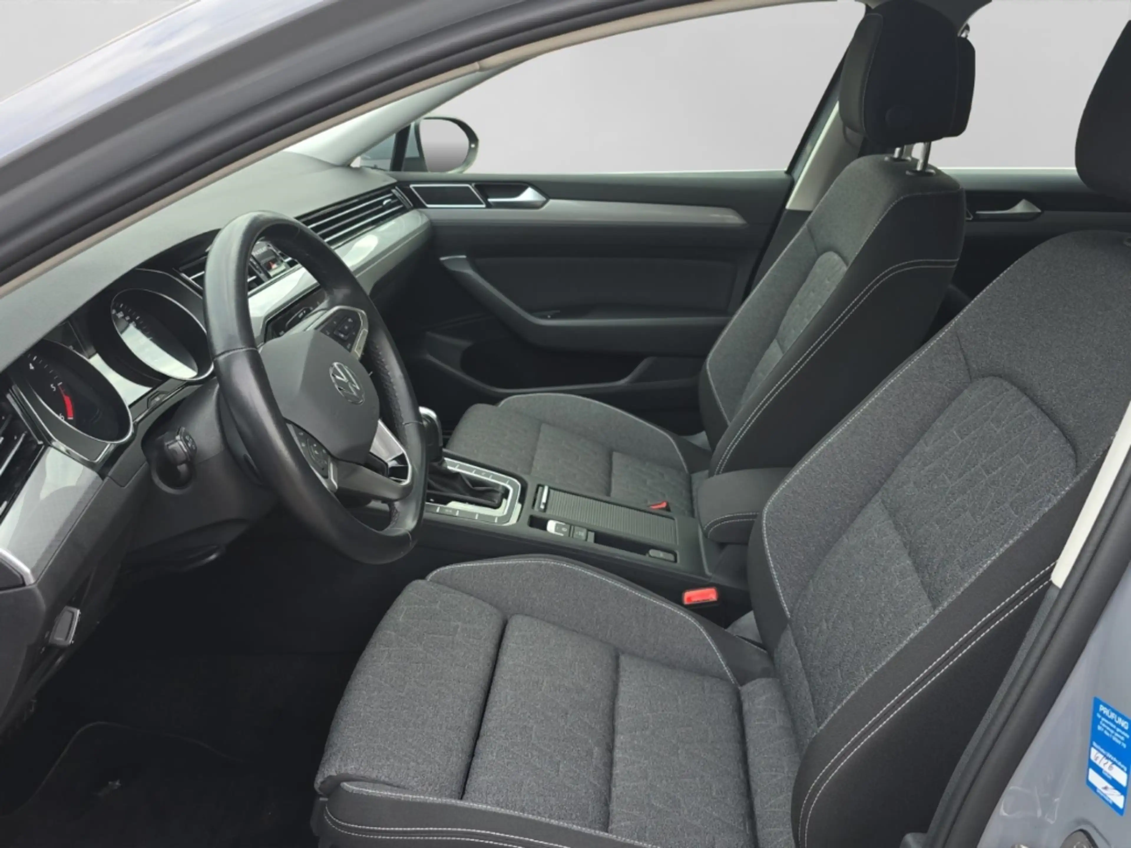 Volkswagen Passat Variant 2.0 TDI Business Alu LED Kamera Navi ACC Sitzh. — photo 8