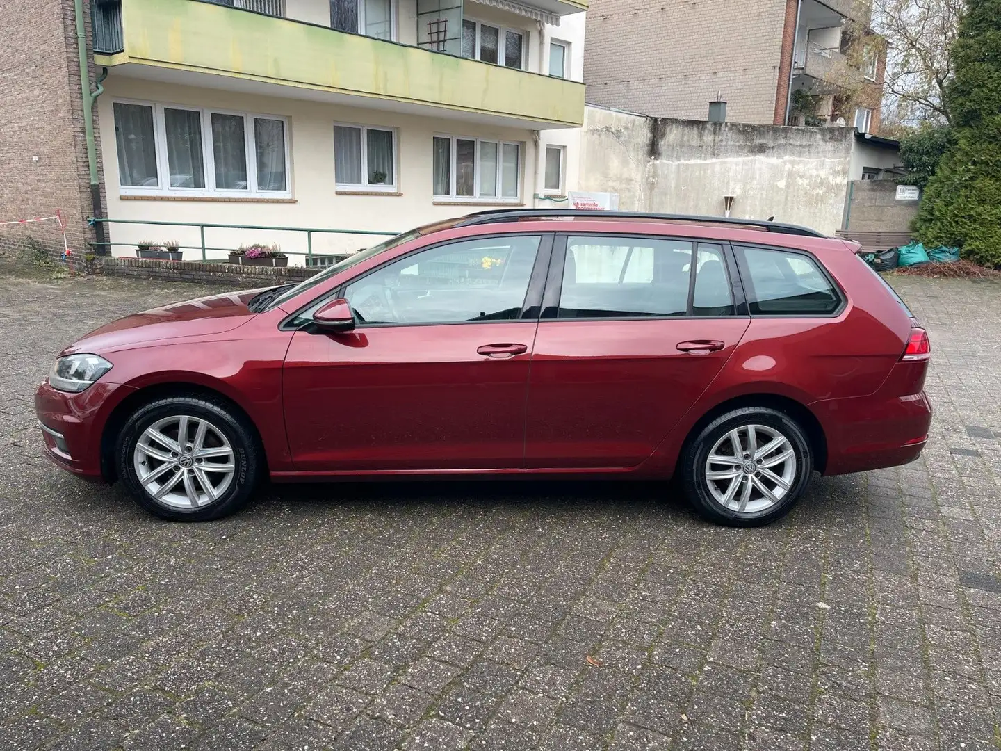 Volkswagen Golf Variant 110kw DSG Comfo. * Alcantara * Navi Rouge - 2