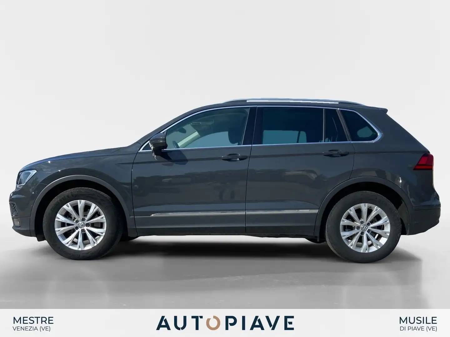 Volkswagen Tiguan 1.5 TSI Business ACT BlueMotion Technology Grijs - 2