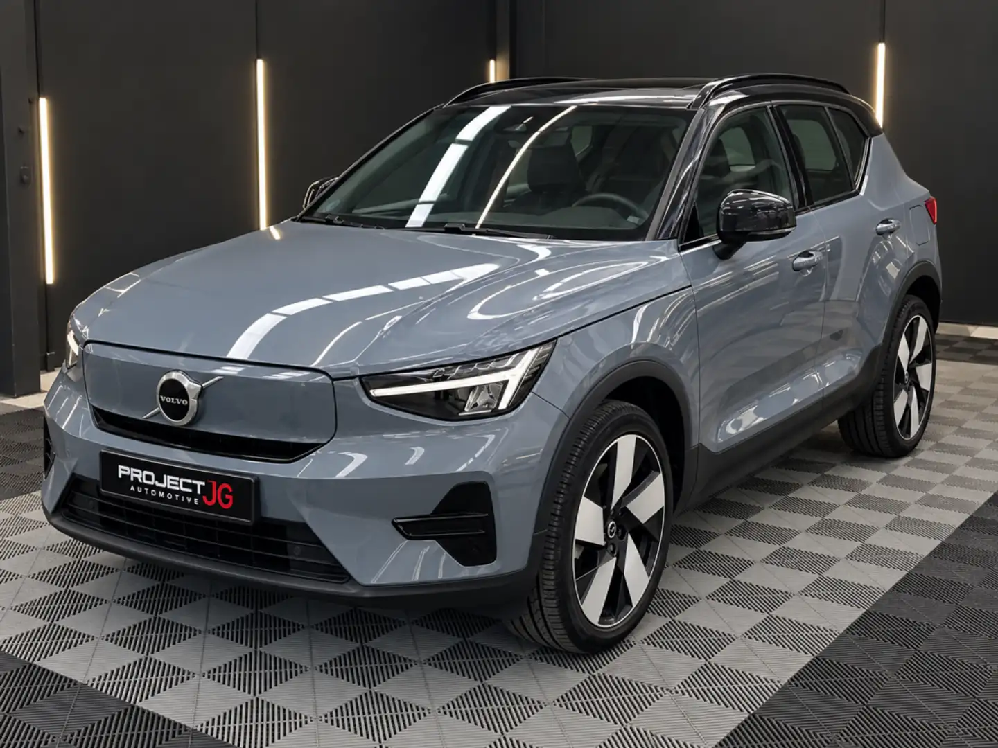 Volvo XC40 P8 Recharge Plus Eléctrico Puro Gris - 1
