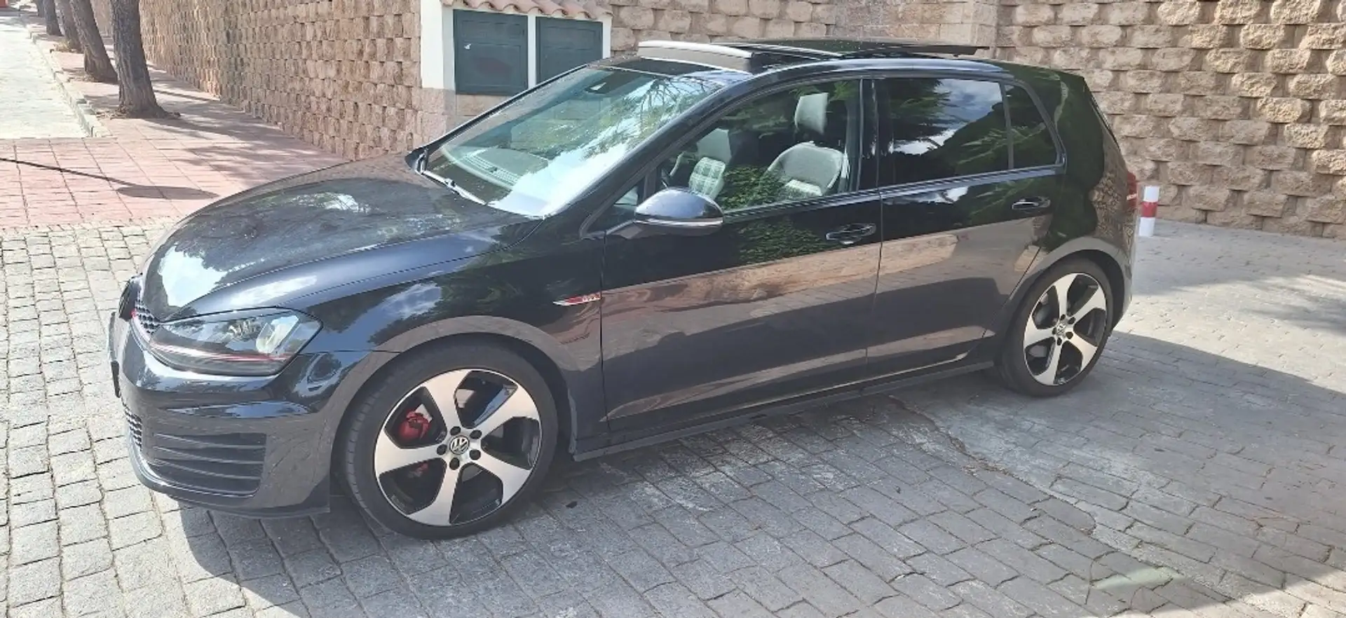 Volkswagen Golf GTI 2.0 TSI DSG 220 - 1